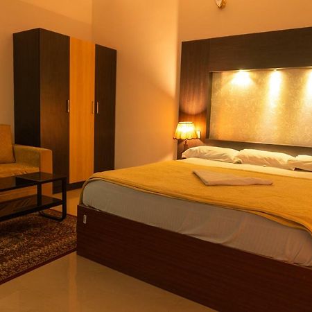 Aramana Holiday Inn Alappuzha Экстерьер фото