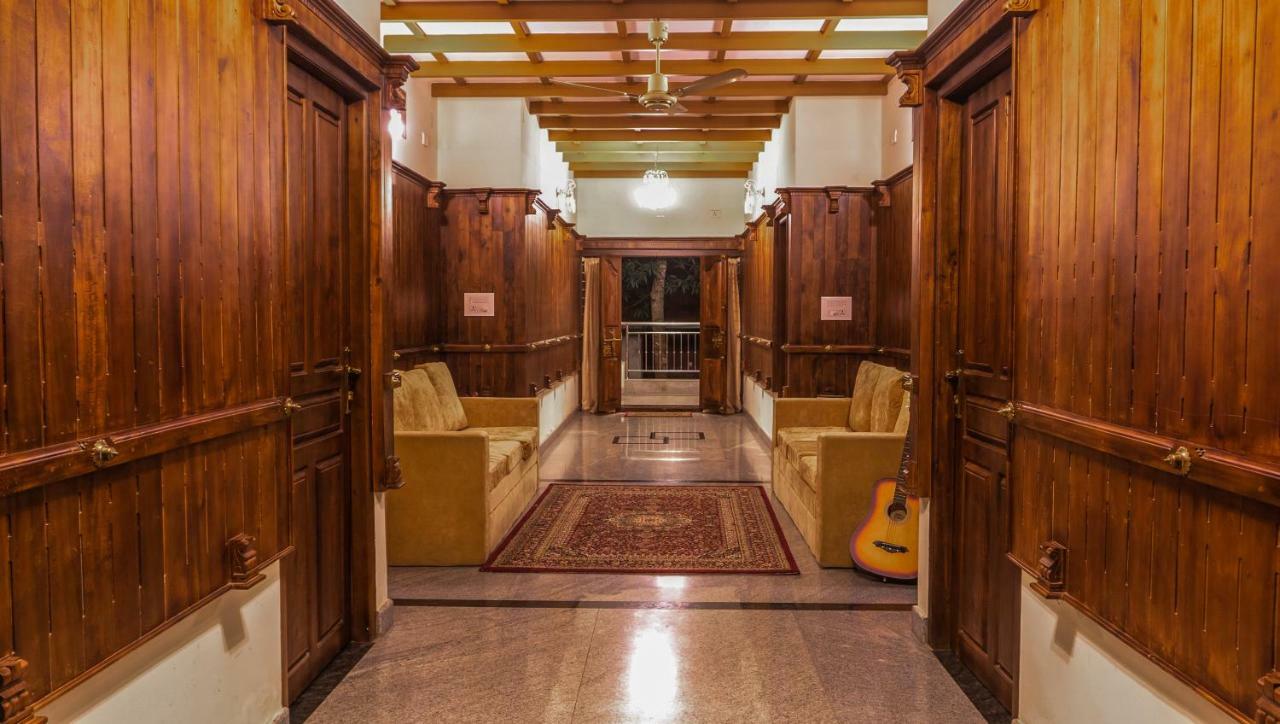 Aramana Holiday Inn Alappuzha Экстерьер фото