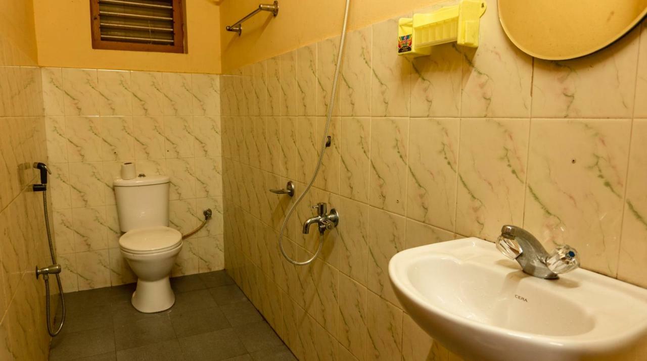 Aramana Holiday Inn Alappuzha Экстерьер фото